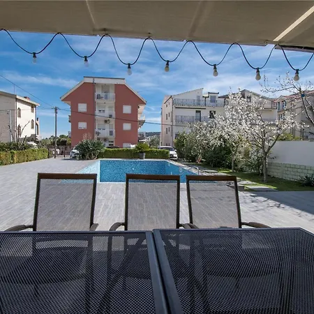 Lazy Dayz Pool Apartamento Trogir