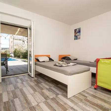 Lazy Dayz Pool Apartamento Trogir